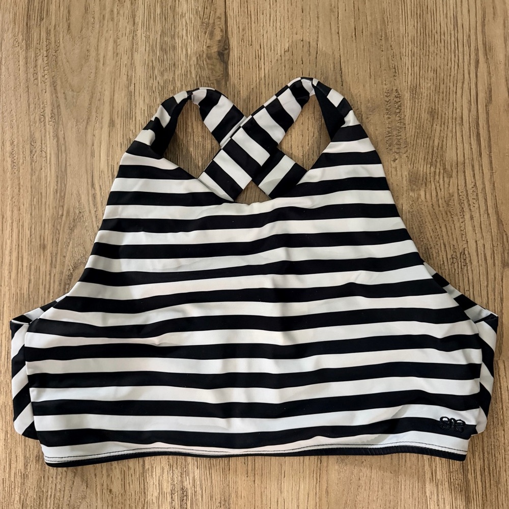 Albion Striped High-Neck Women’s Swim Top - Black & White